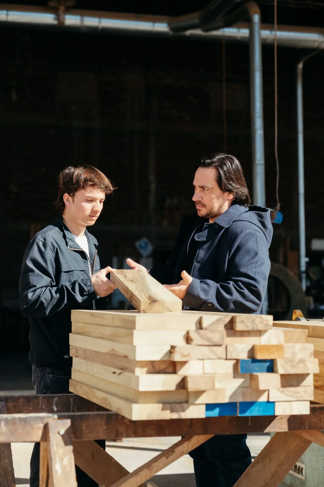 Benja y Tony en el taller