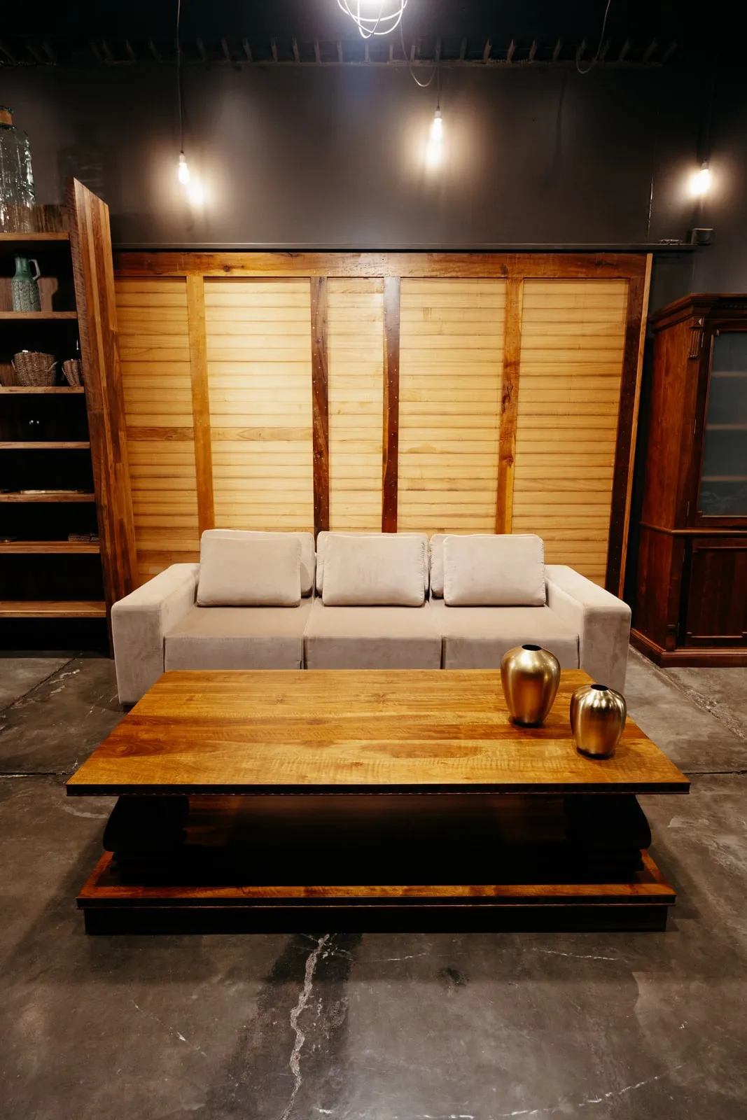 Mesa baja y sofá